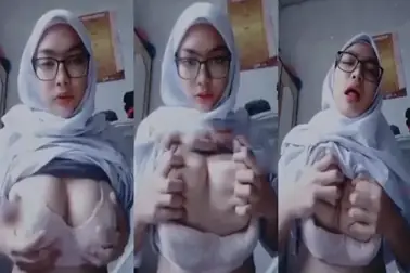 Indri Jilbab Kacamata Dientot Sampe Memek Banjir Crot