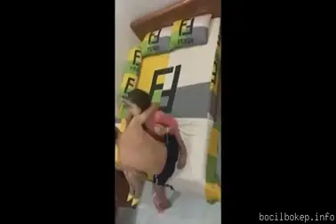 Ngintip diam-diam pasangan ngentot liar