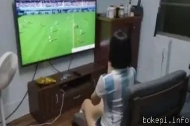 Nonton Bola Malah Ditindih Pacar Ngentot Ganas