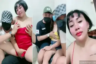 Tante Kina Mabuk Amuk, Memek Becek Digoyang Dua Brondong Liar